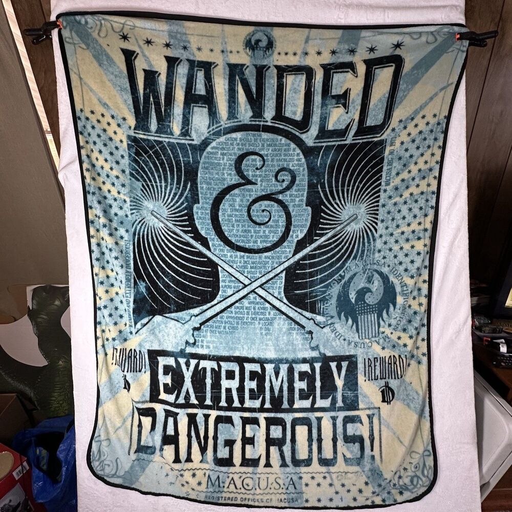 Fantastic Beasts & Where to Find Them Fleece Blanket Wanded Extremely Dangerous
